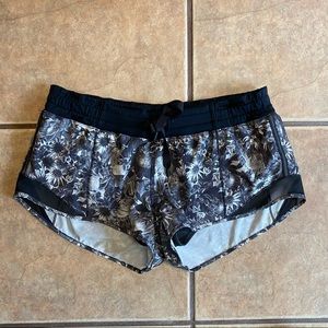 Lululemon | Hotty Hot Shorts Black Floral